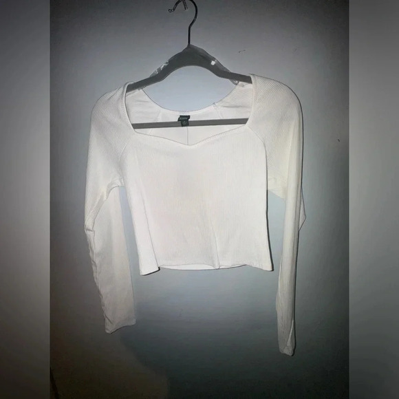Wild fable White women’s crop‎ top long sleeve heart shaped neck medium NWT - Picture 1 of 5